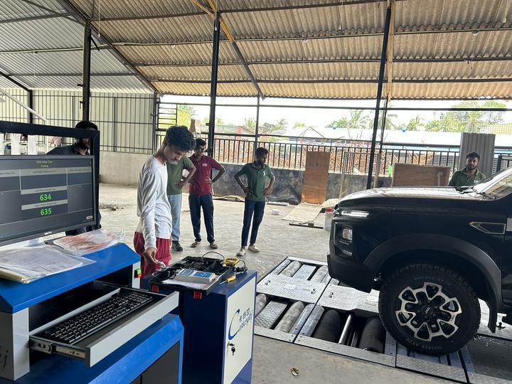 Máy kiểm tra phanh con lăn 5 trong 1 với Tải trọng trục tối đa 4000kg, Con lăn chà nhám được cấp bằng sáng chế và Máy tính điều khiển công nghiệp